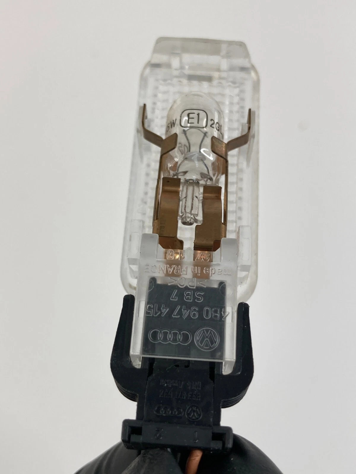 1998-2010 VOLKSWAGEN BEETLE GLOVE BOX COUTESY LIGHT LAMP W/ PARKING BRAKE SENSOR