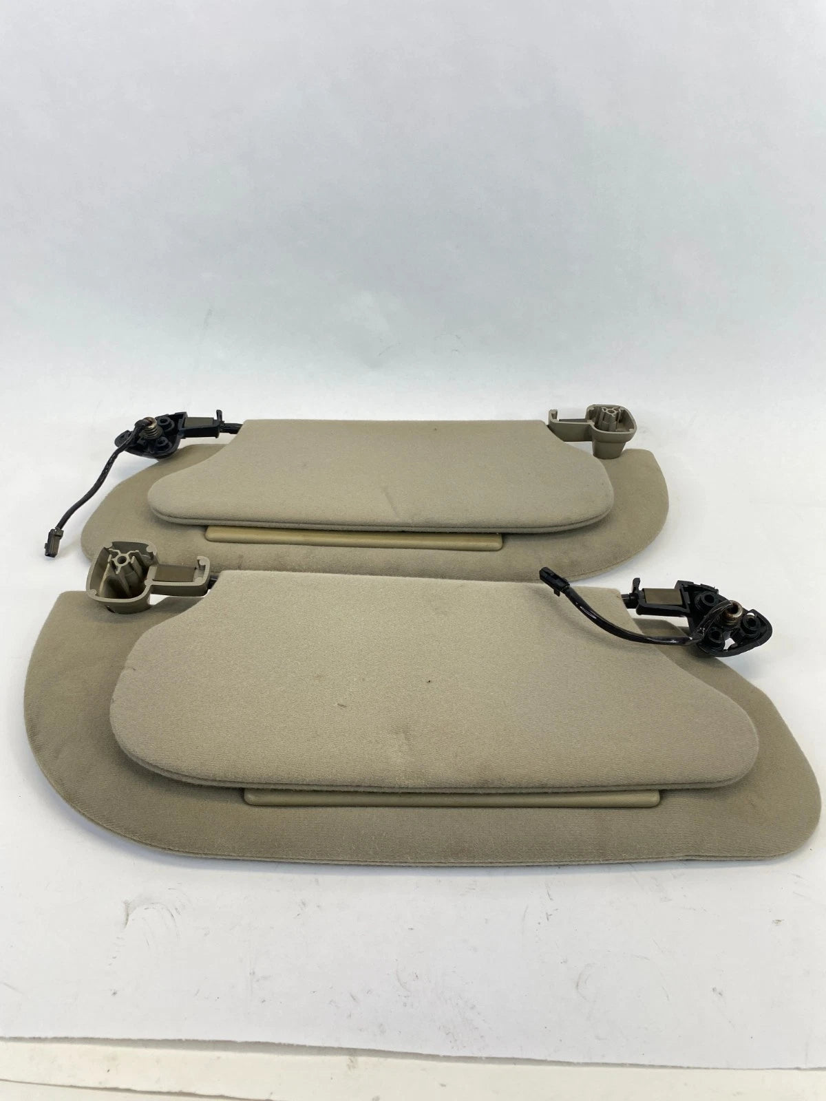 2003 2004 LINCOLN TOWN CAR SUNVISOR ILLUMINATED SET PAIR LEFT & RIGHT BEIGE OEM