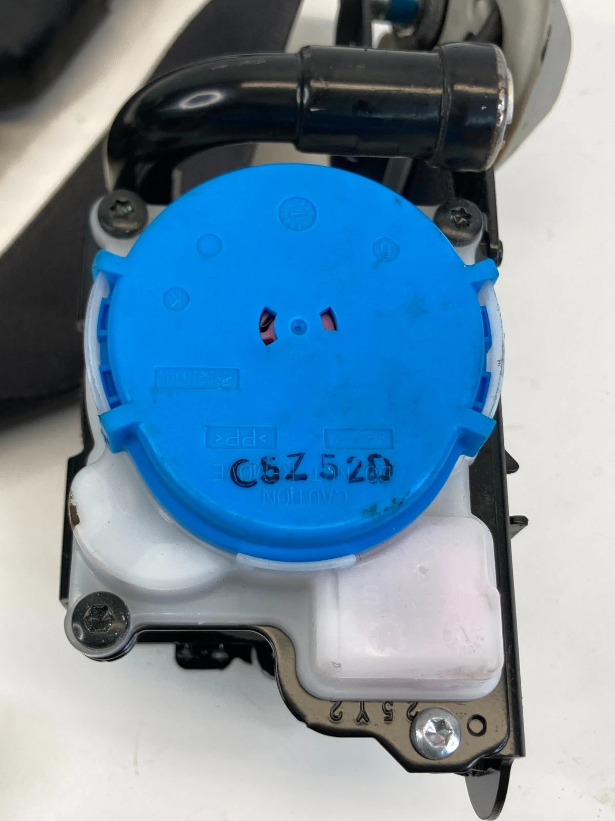 2014-2019 Kia Soul Front Right Passenger Seat Belt Retractor Assembly 88820B2500