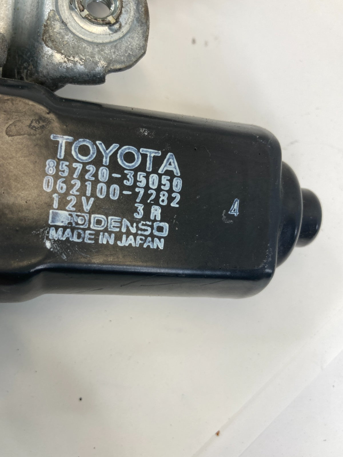 96-02 Toyota 4Runner Front Left Side Door Window Motor W/ Regulator 85720-35050