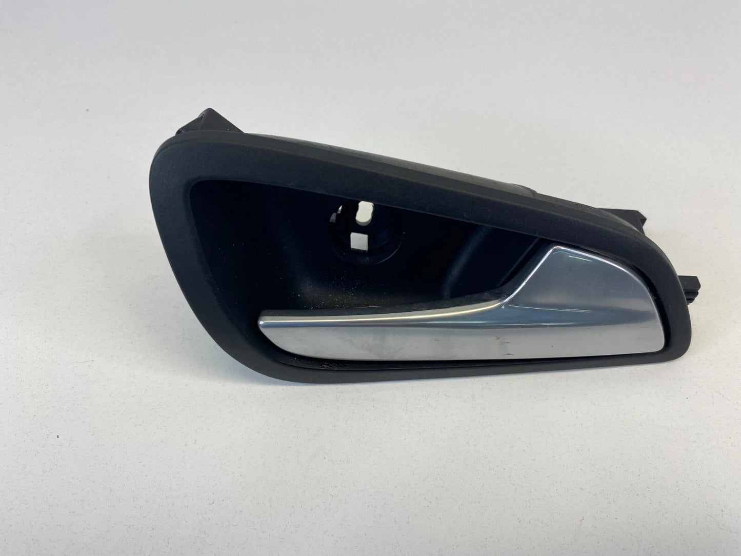 12-18 FORD FOCUS REAR RIGHT SIDE DOOR INTERIOR DOOR HANDLE ASSY AM51A22600BDW