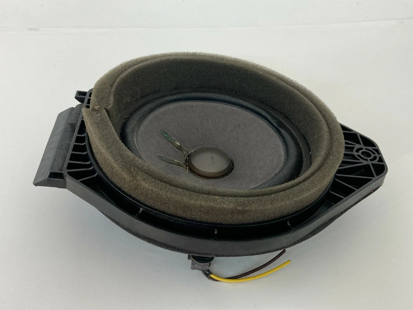 2009 2010 SATURN OUTLOOK 10-16 GMC ACADIA REAR LEFT DOOR SPEAKER BOSE 25994308