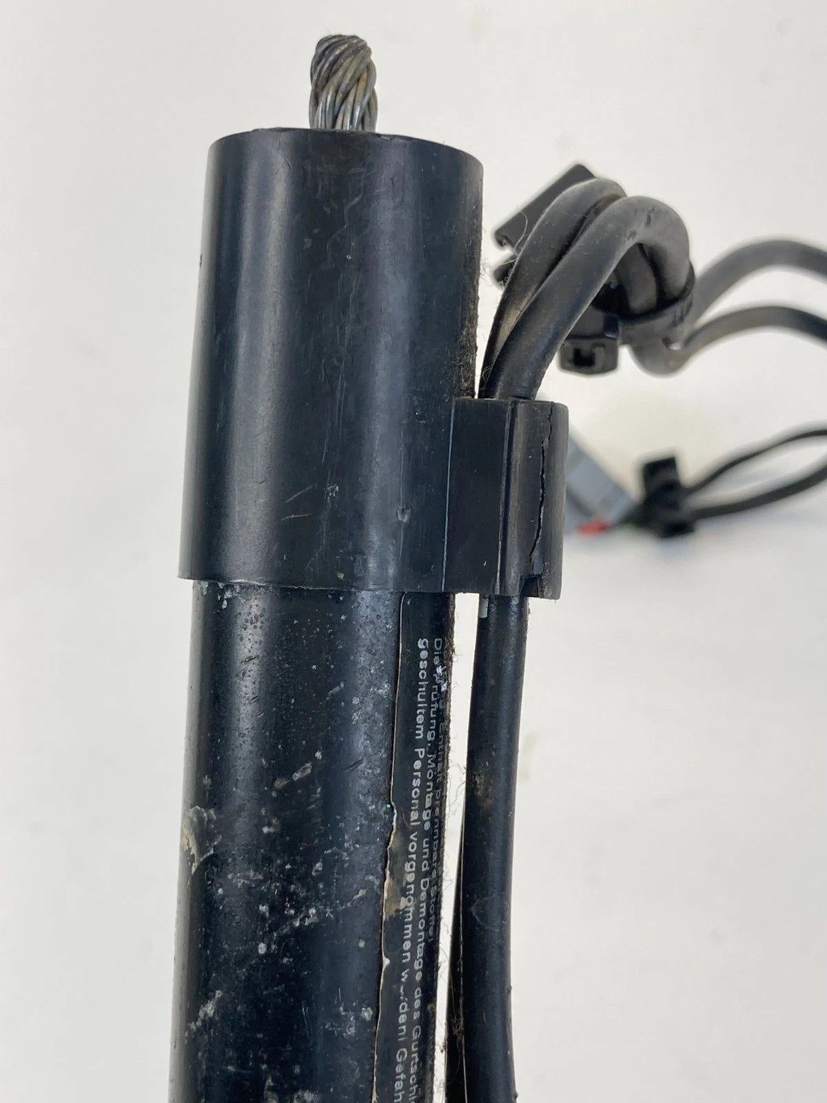 2007 2008 BMW 328XI FRONT RIGHT PASSENGER SEAT BELT BUCKLE PRETENSIONER OEM