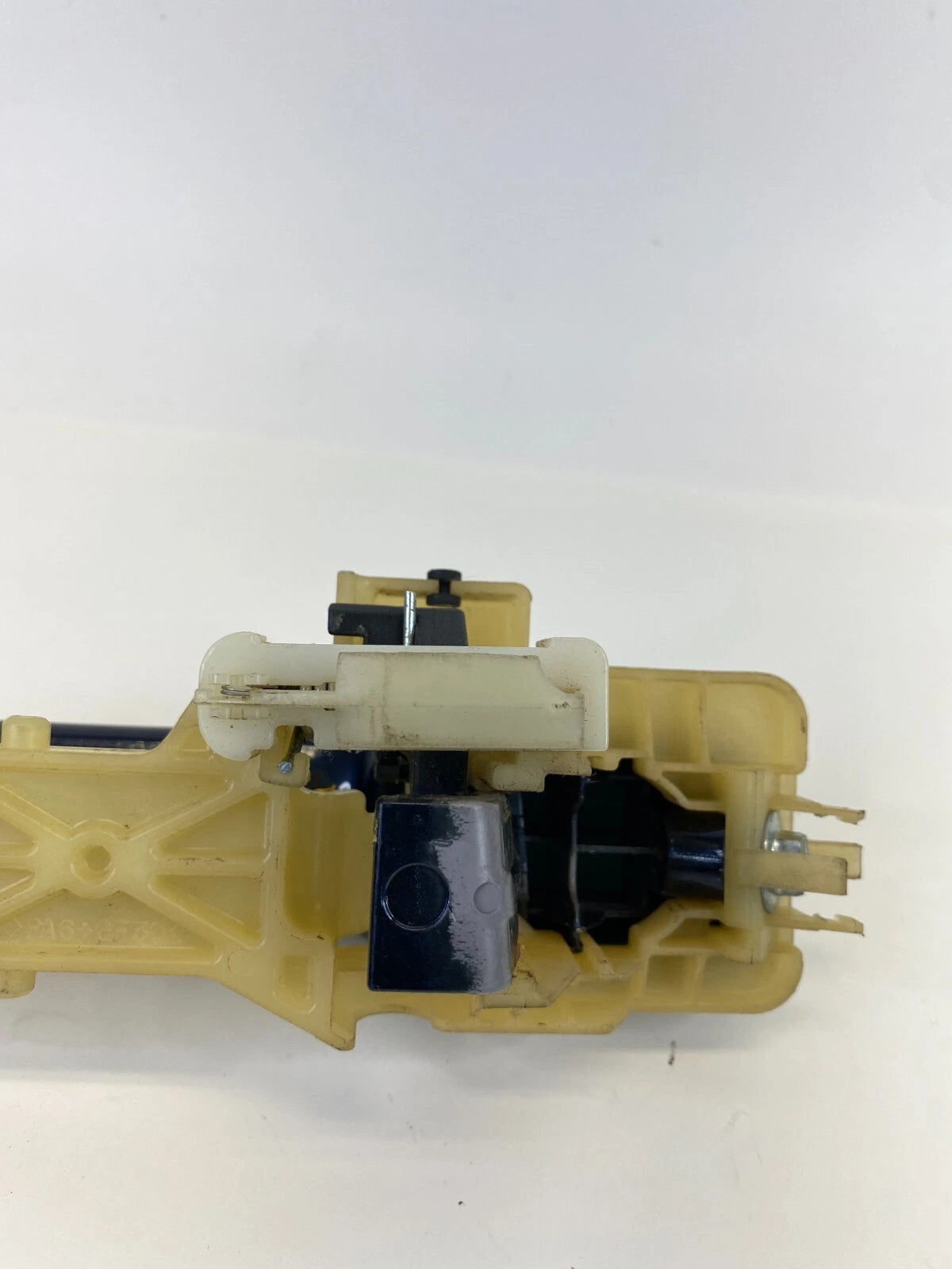 2009-2011 KIA BORREGO OUTSIDE EXTERIOR DOOR HANDLE REAR LEFT BLUE OEM
