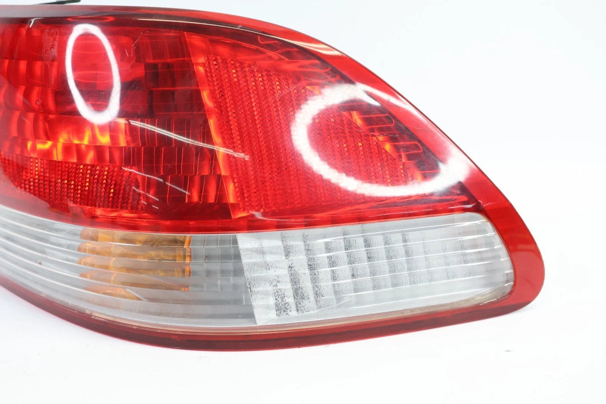 01 02 HONDA ACCORD SEDAN PASSENGER RIGHT TAILLIGHT QUARTER PANEL TAIL LIGHT OEM
