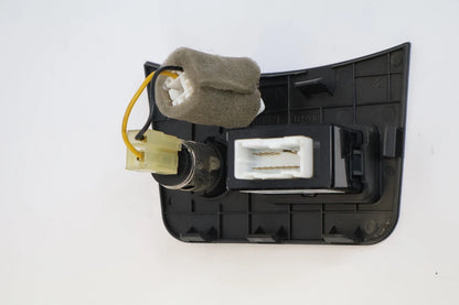2012-2017 HYUNDAI ACCENT JACK AUX USB PORT CONNECTOR BEZEL ASSY 84621-1R200 OEM