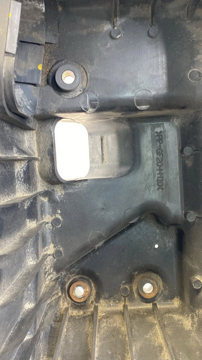 2005 2006 TOYOTA SIENNA 3.3L ONLY LOWER AIR INTAKE CLEANER BOX HOUSING COVER OEM