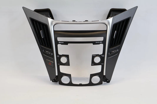 11-14 HYUNDAI SONATA SEDAN CENTER DASH RADIO CLIMATE CONTROL TRIM BEZEL PANEL