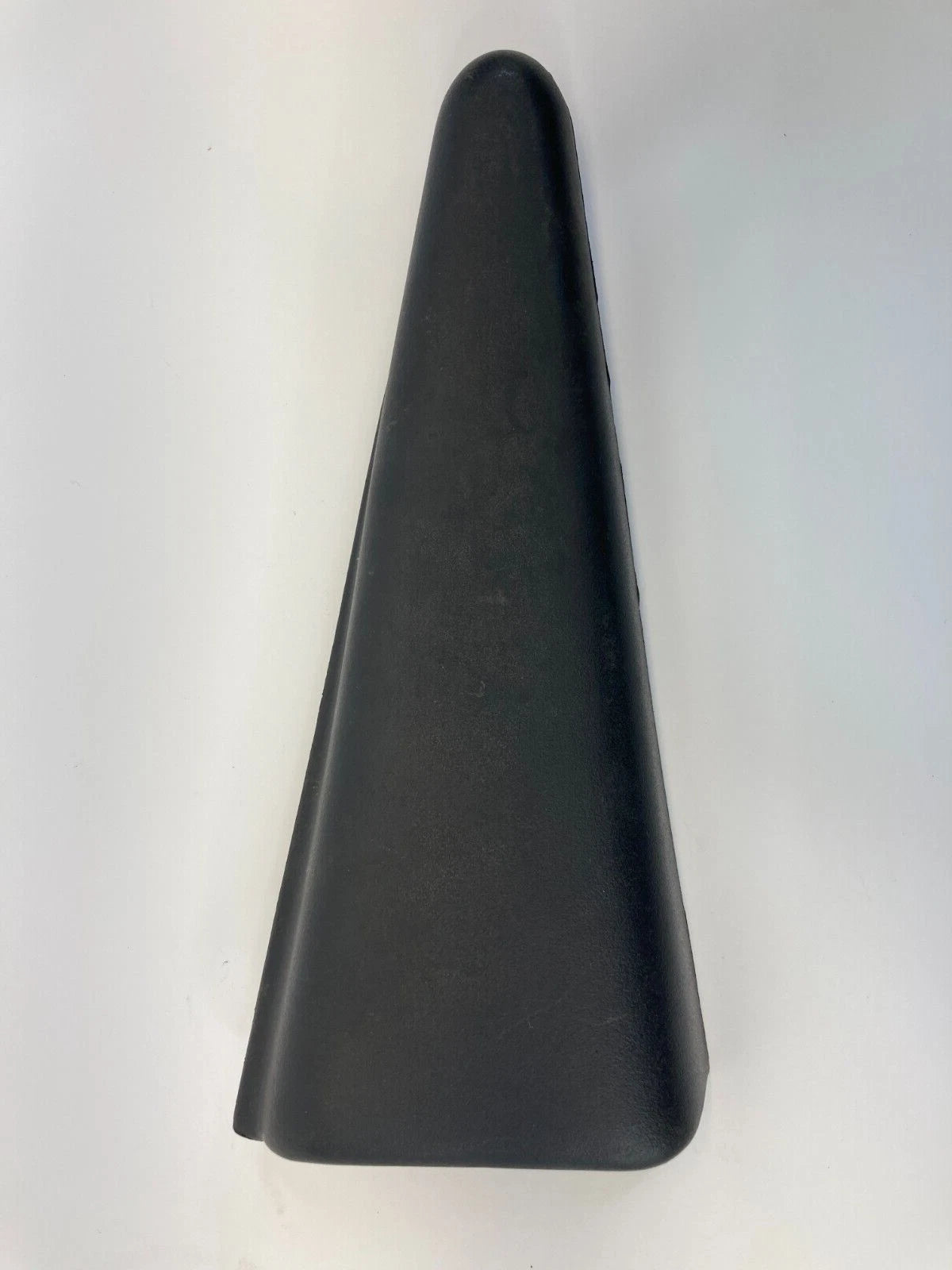 01-10 CHRYSLER PT CRUISER REAR LEFT INNER DOOR WINDOW CORNER COVER 0SA67TRMAC