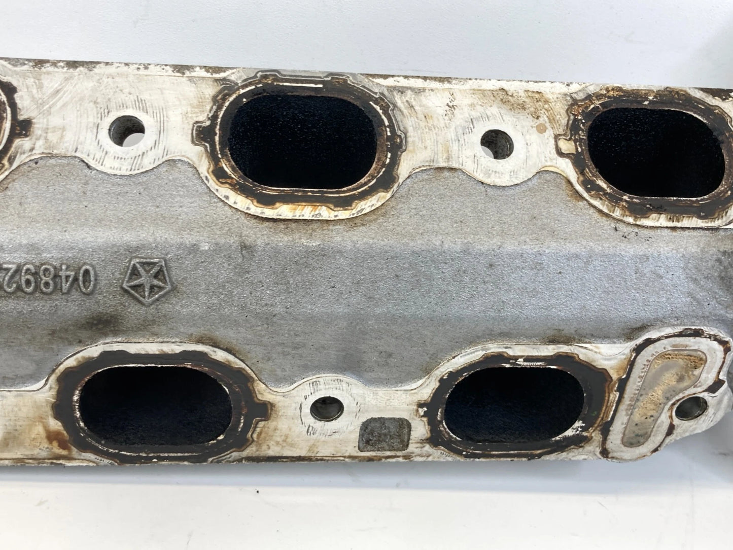 2009 2010 CHRYSLER TOWN & COUNTRY ENGINE LOWER INTAKE MANIFOLD 04892234AA OEM