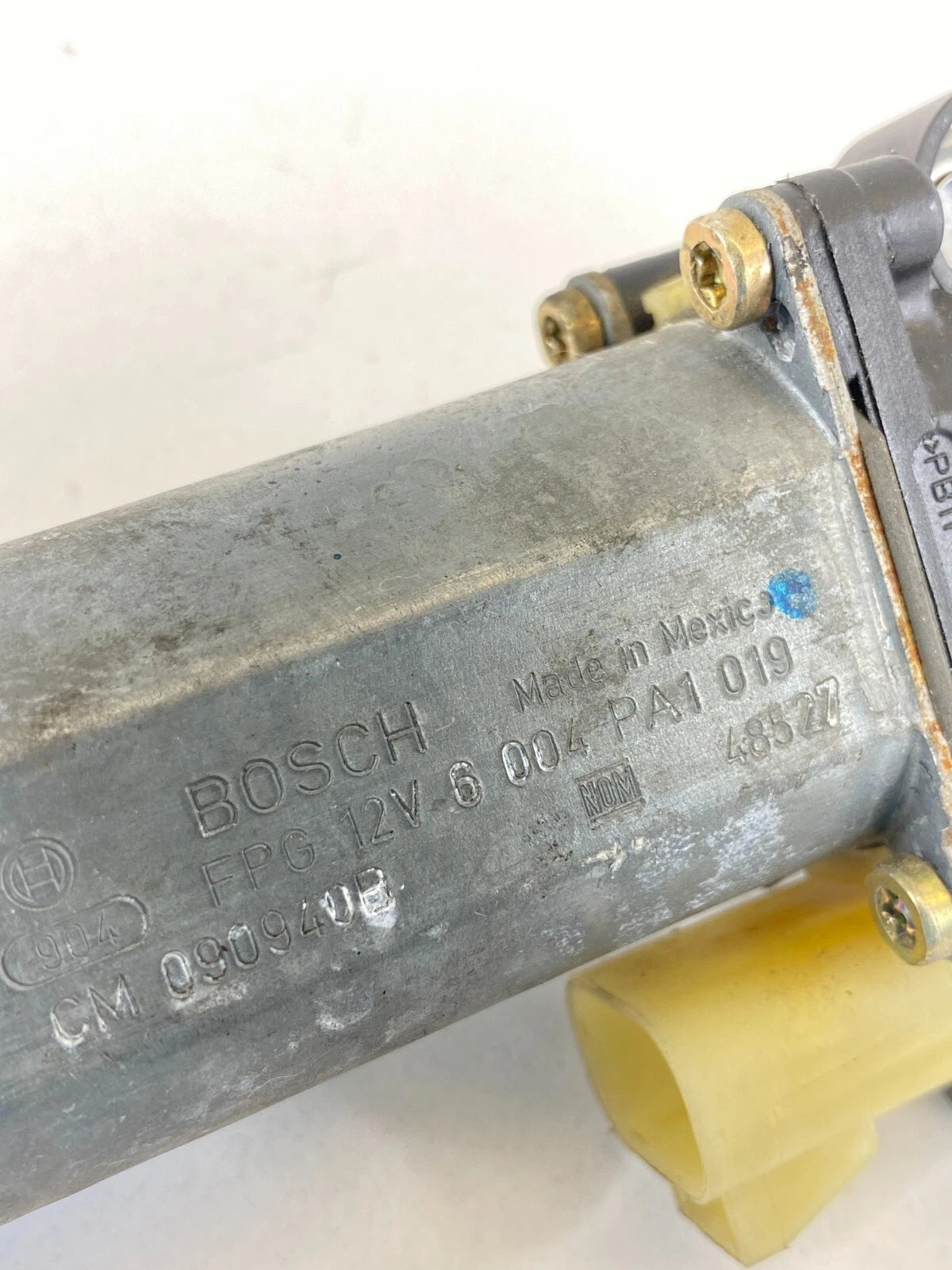 00-05 CHEVROLET IMPALA FRONT RIGHT PASSENGER SIDE DOOR WINDOW MOTOR CM090940B