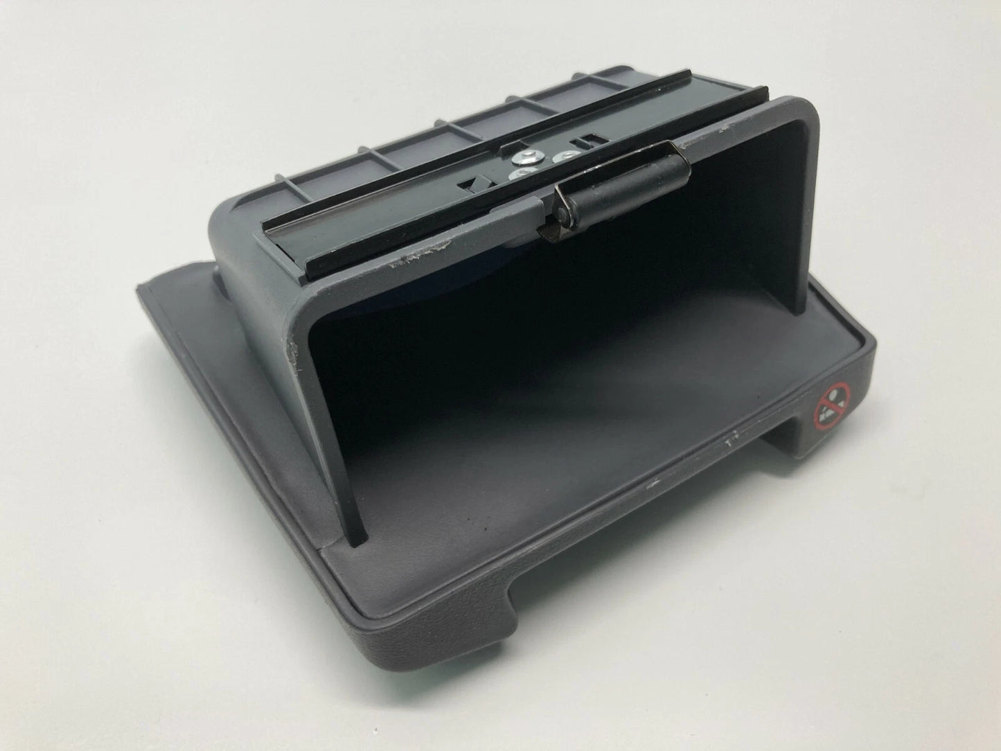 2005-2009 HYUNDAI TUCSON CENTER CONSOLE REAR STORAGE COMPARTMENT POCKET OEM