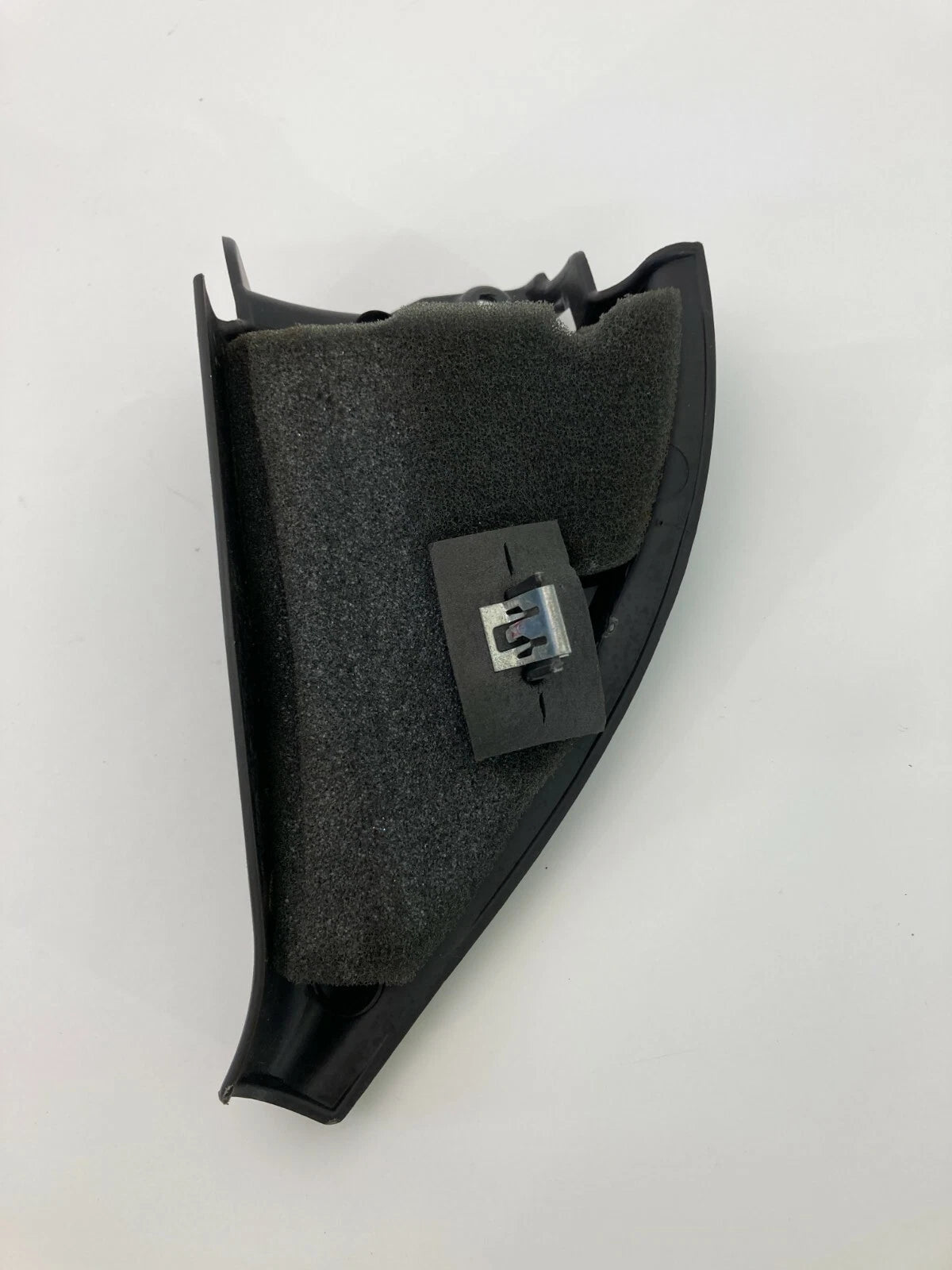 09-12 CHEVY TRAVERSE FRONT LEFT DRIVER DOOR INTERIOR INNER CORNER COVER 25868308