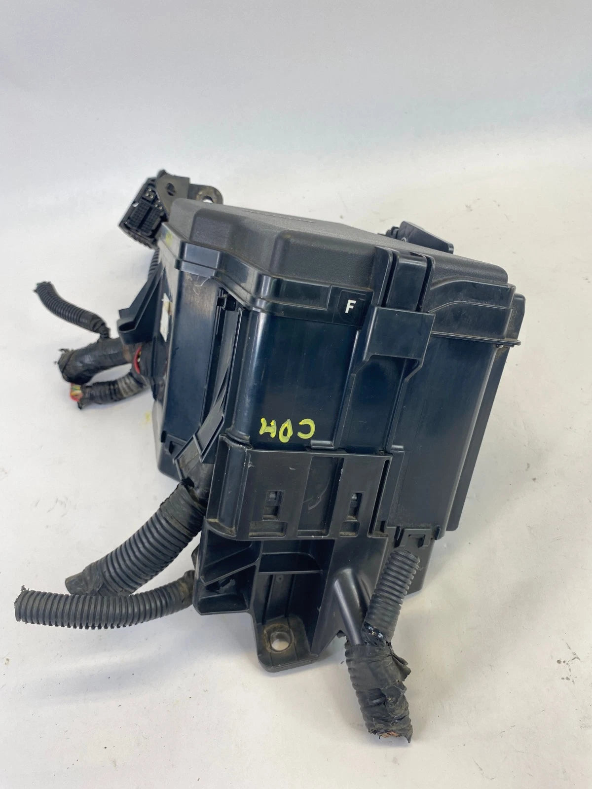 2009-2015 TOYOTA VENZA FRONT ENGINE COMPARTMENT FUSE BOX OEM FACTORY 82720-0T020