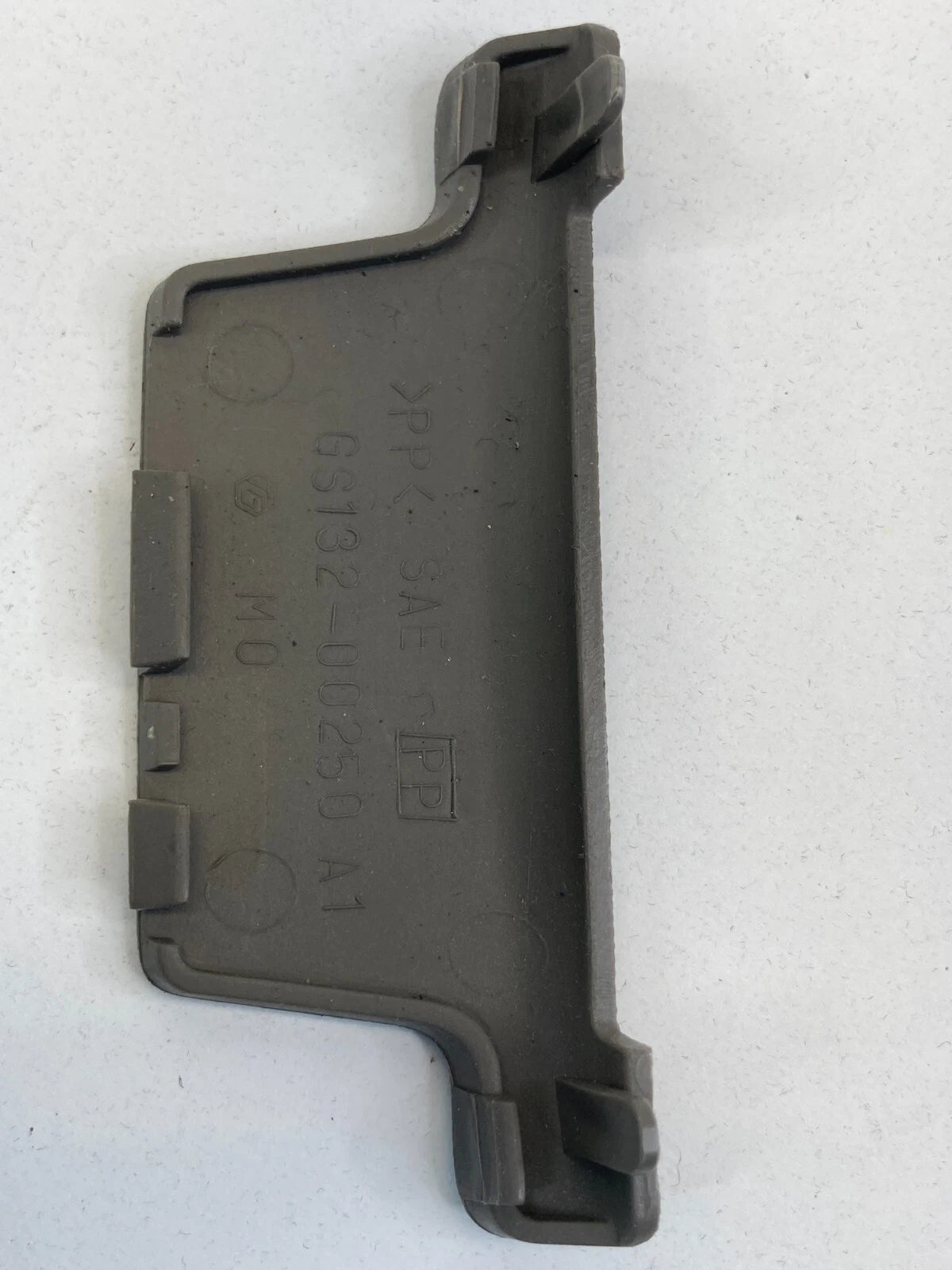 2006-2011 MITSUBISHI ENDEAVOR STEERING WHEEL COLUMN LOWER COVER CAP TRIM BEZEL