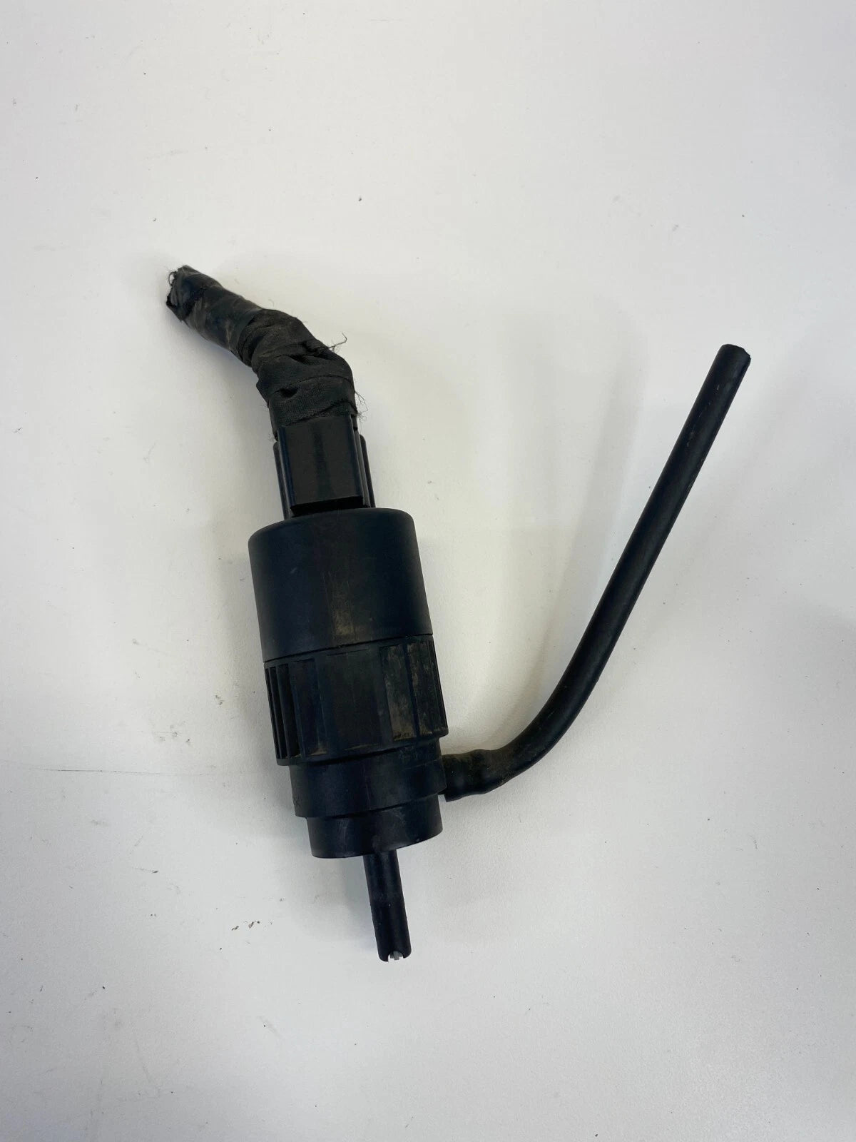 2012-2015 CHEVROLET CAPTIVA SPORT WINDSHIELD WASHER RESERVOIR PUMP MOTOR OEM