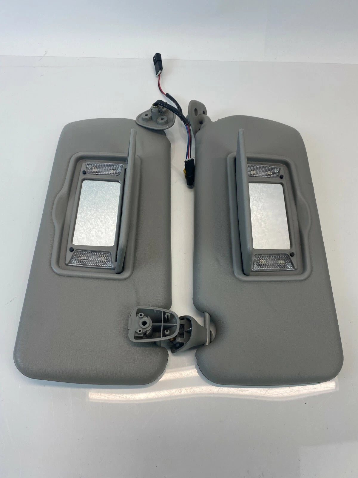 2003-2007 CADILLAC CTS SUNVISOR SUN VISOR SET W/ HOMELINK LEFT & RIGHT