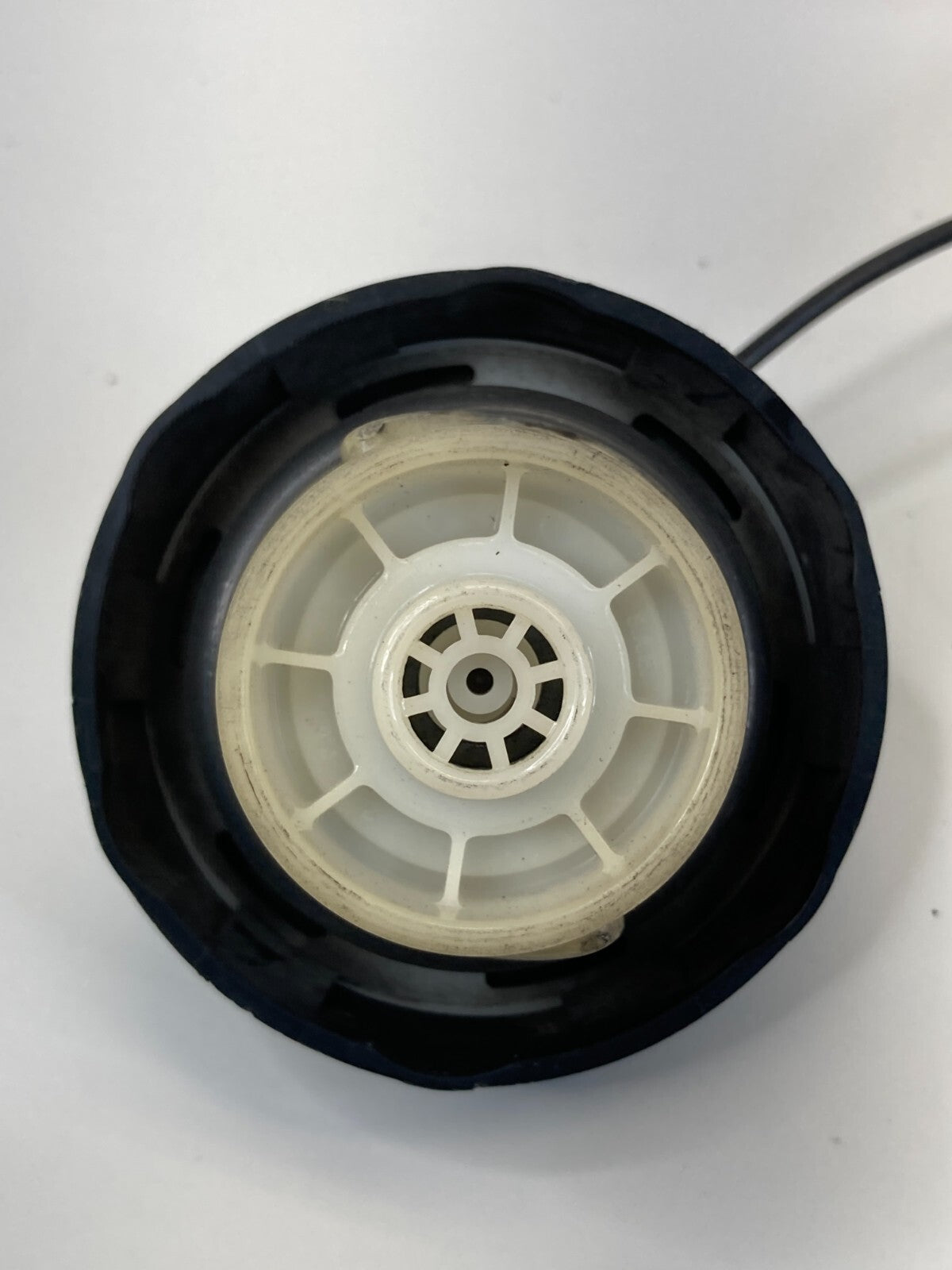 04-08 Chrysler PT Cruiser Wagon Fuel Filler Door Gas Lid Cover w/ Cap 05067387AA