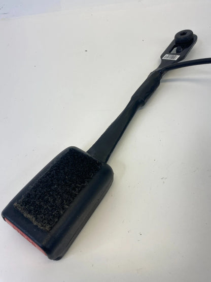 2013 13 DODGE DART FRONT RIGHT PASSENGER SIDE SEAT BELT BUCKLE ASSY 1SU82DX9 OEM