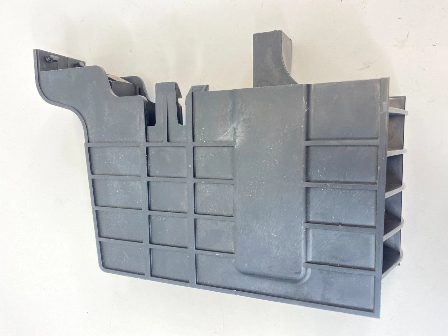 2014-2018 CHEVROLET SONIC COMMUNICATION SYSTEM MODULE BRACKET SUPPORT 95351896