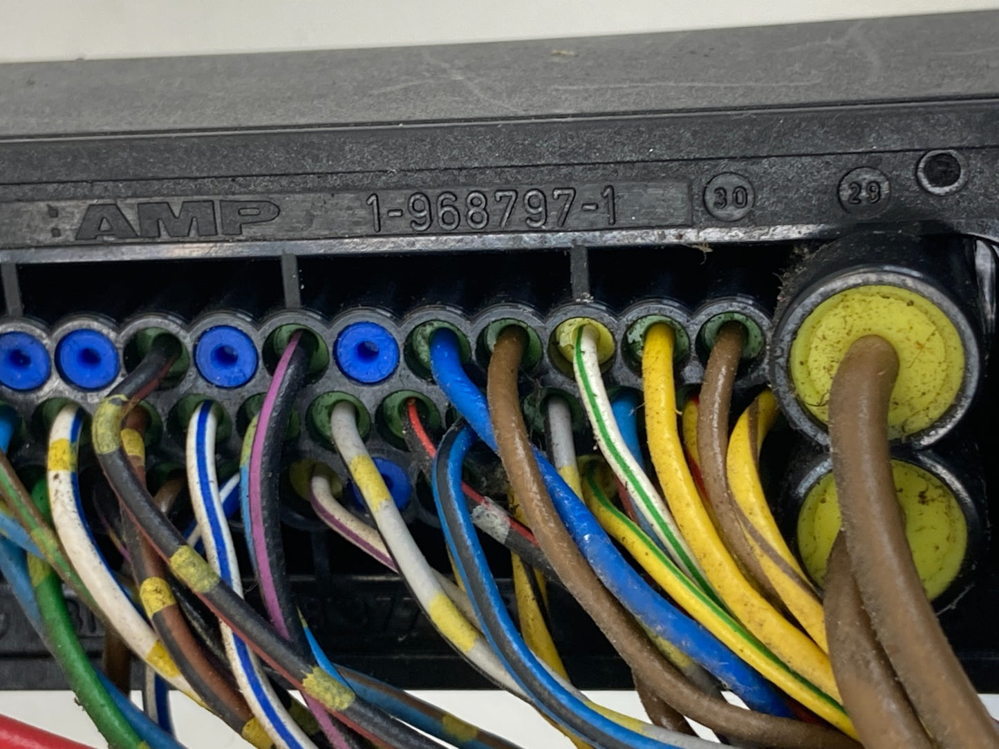 99 00 BMW 323i 2.5L RWD ABS Pump Anti Lock Brake Cable Connector Plug 19687971