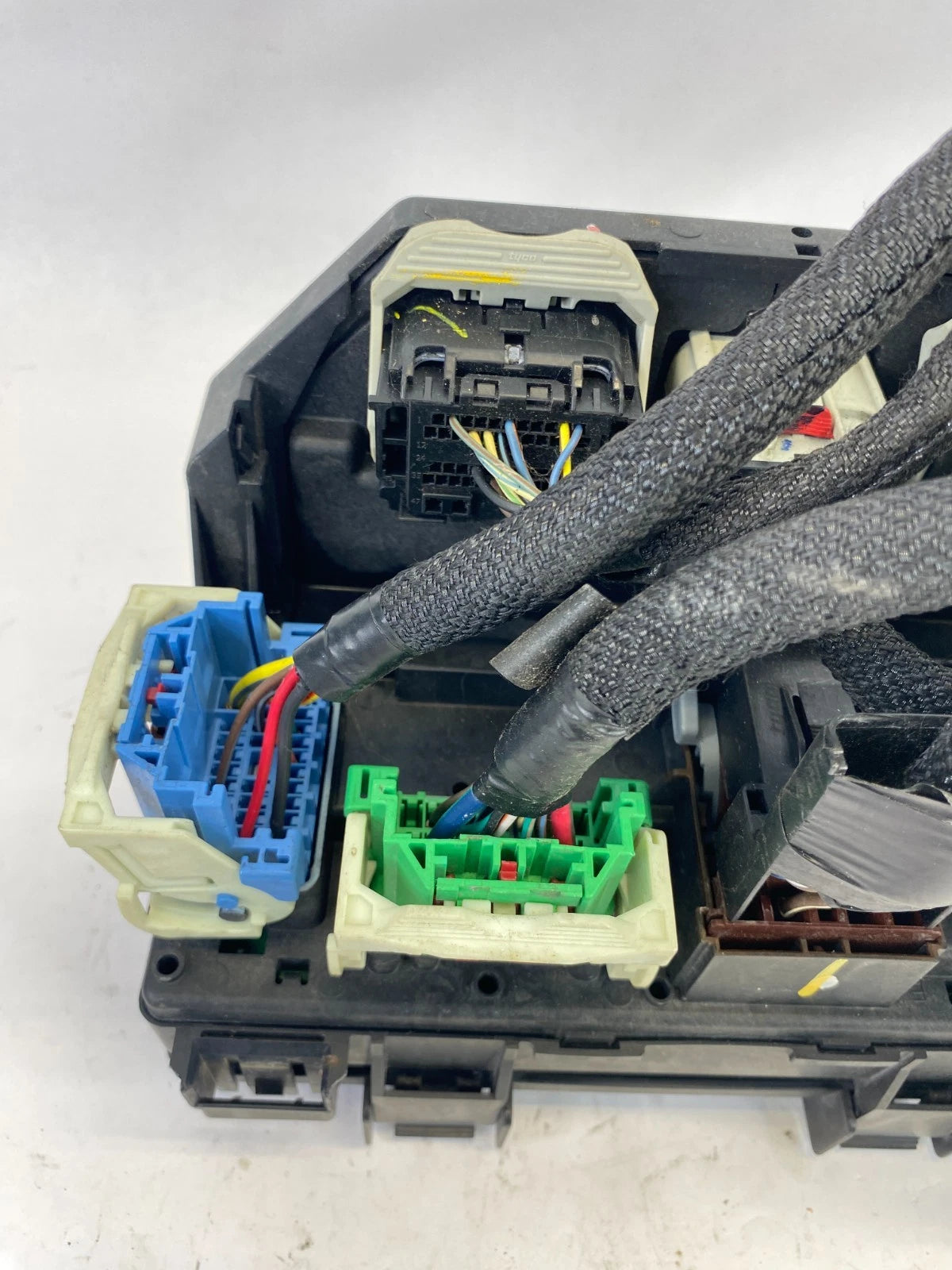 2010 DODGE JOURNEY 3.5L V6 TIPM TOTALLY INTEGRATED FUSE RELAY BOX OEM 04692305AF
