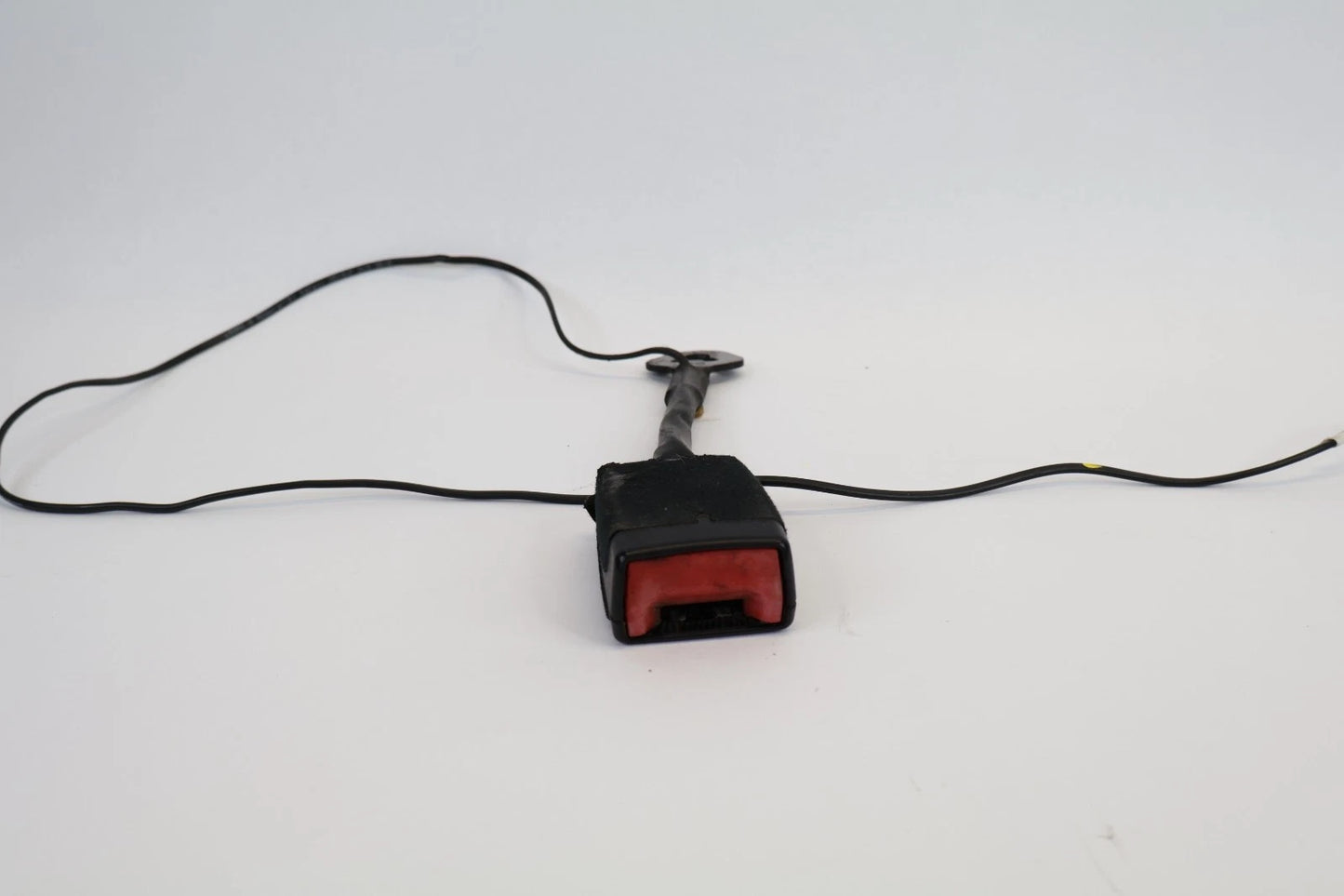 2012-2015 VOLKSWAGEN PASSAT FRONT LEFT SIDE SEAT BELT BUCKLE 561-857-755-C OEM