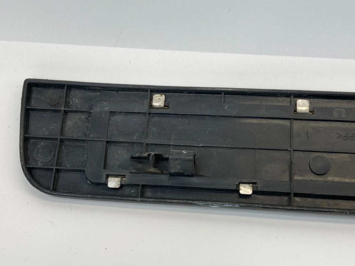07-12 VERSA FRONT RIGHT PASSENGER DOOR STEP KICKING SCUFF SILL PLATE 769B0-EM00A