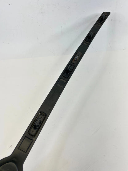 2013-2019 FORD TAURUS REAR TRUNK MOLDING W/ EMBLEM W/O CAMERA DG13-54425A22-A