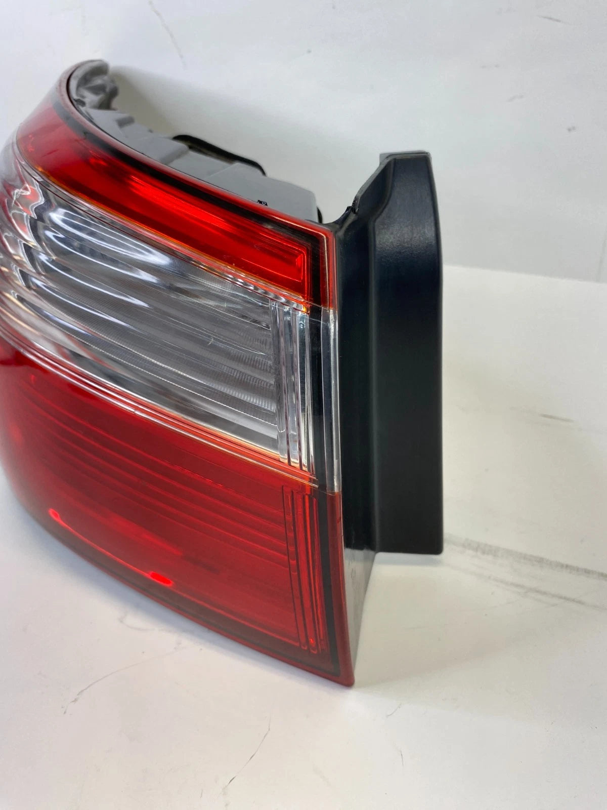 2012-2017 KIA RIO SEDAN REAR LEFT DRIVER OUTER TAIL LIGHT LAMP 92401-1W0 OEM