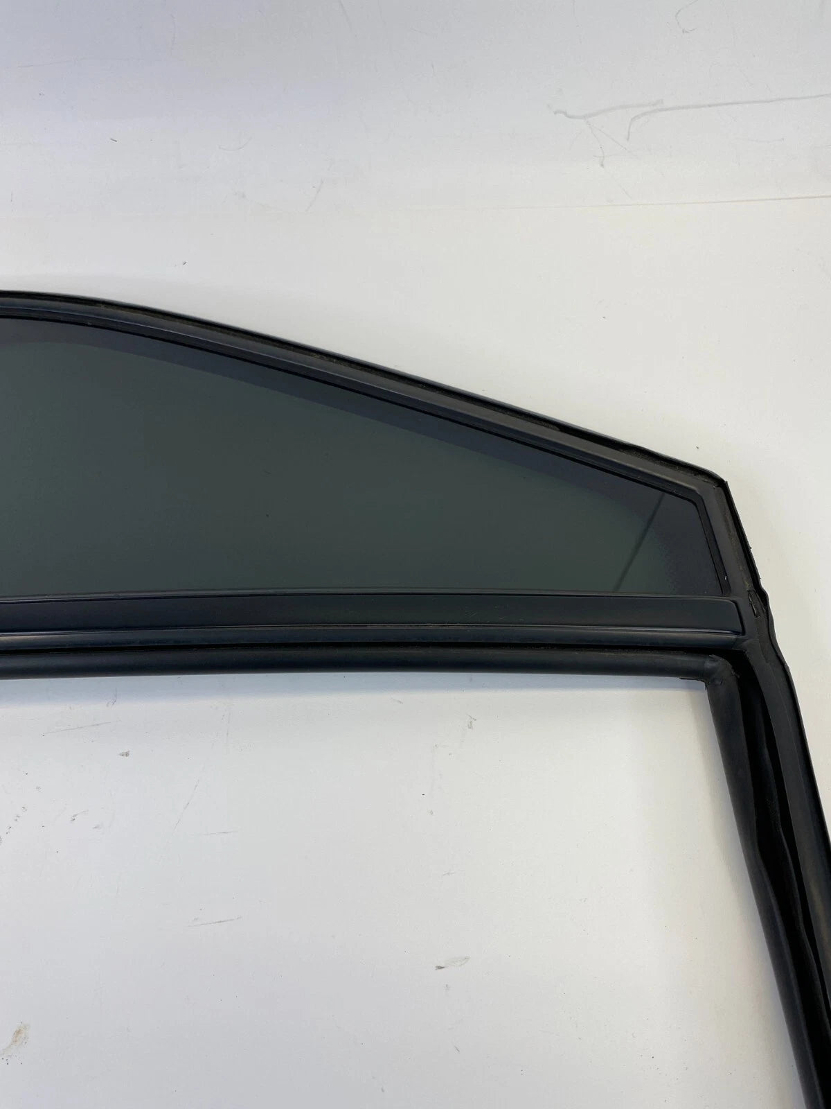 2008-2017 Buick Enclave Rear Right Side Door Vent Quarter Window Glass