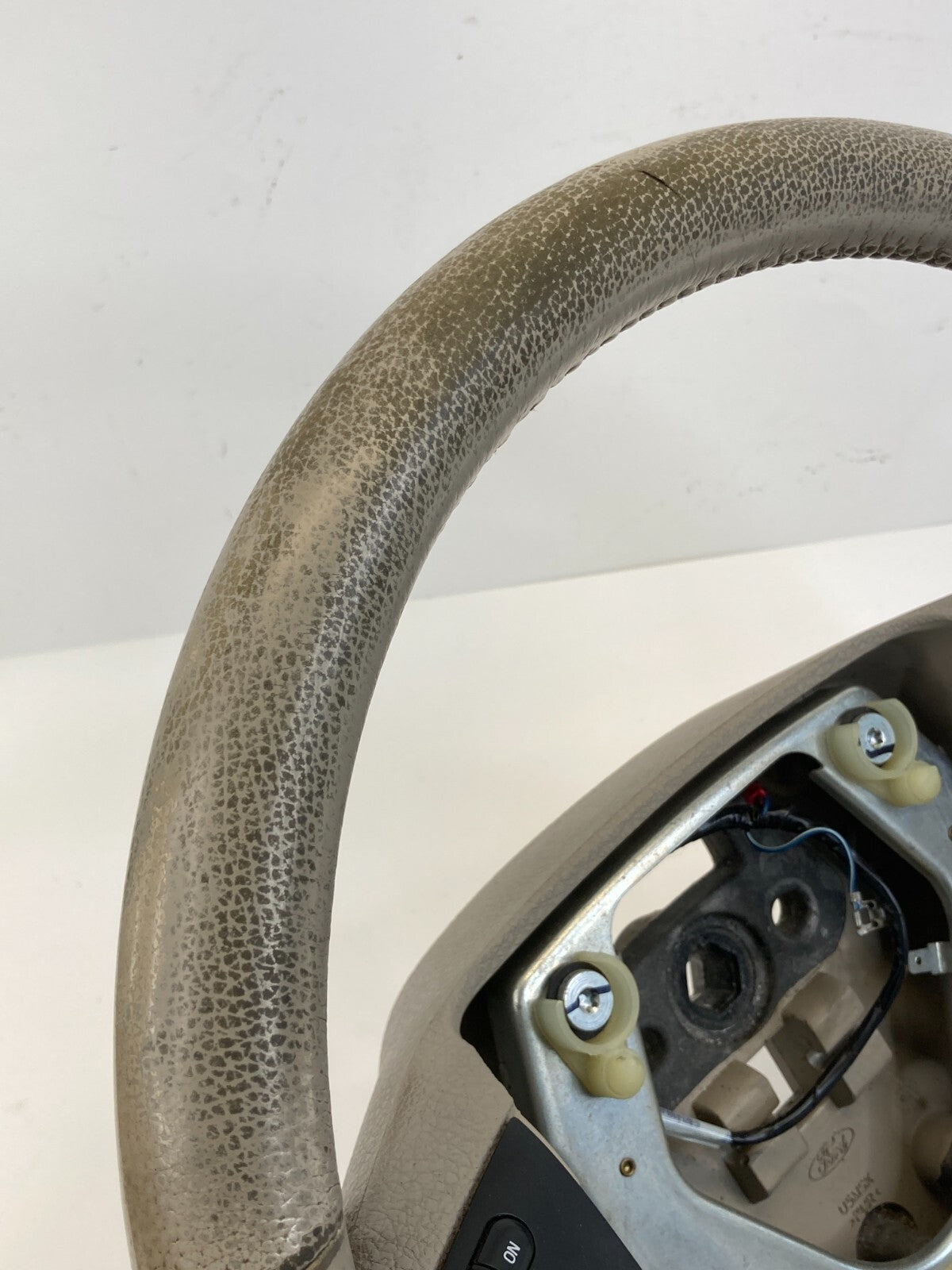 06 07 08 09 10 Ford Explorer Driver Side Steering Wheel Assy W / Control OEM