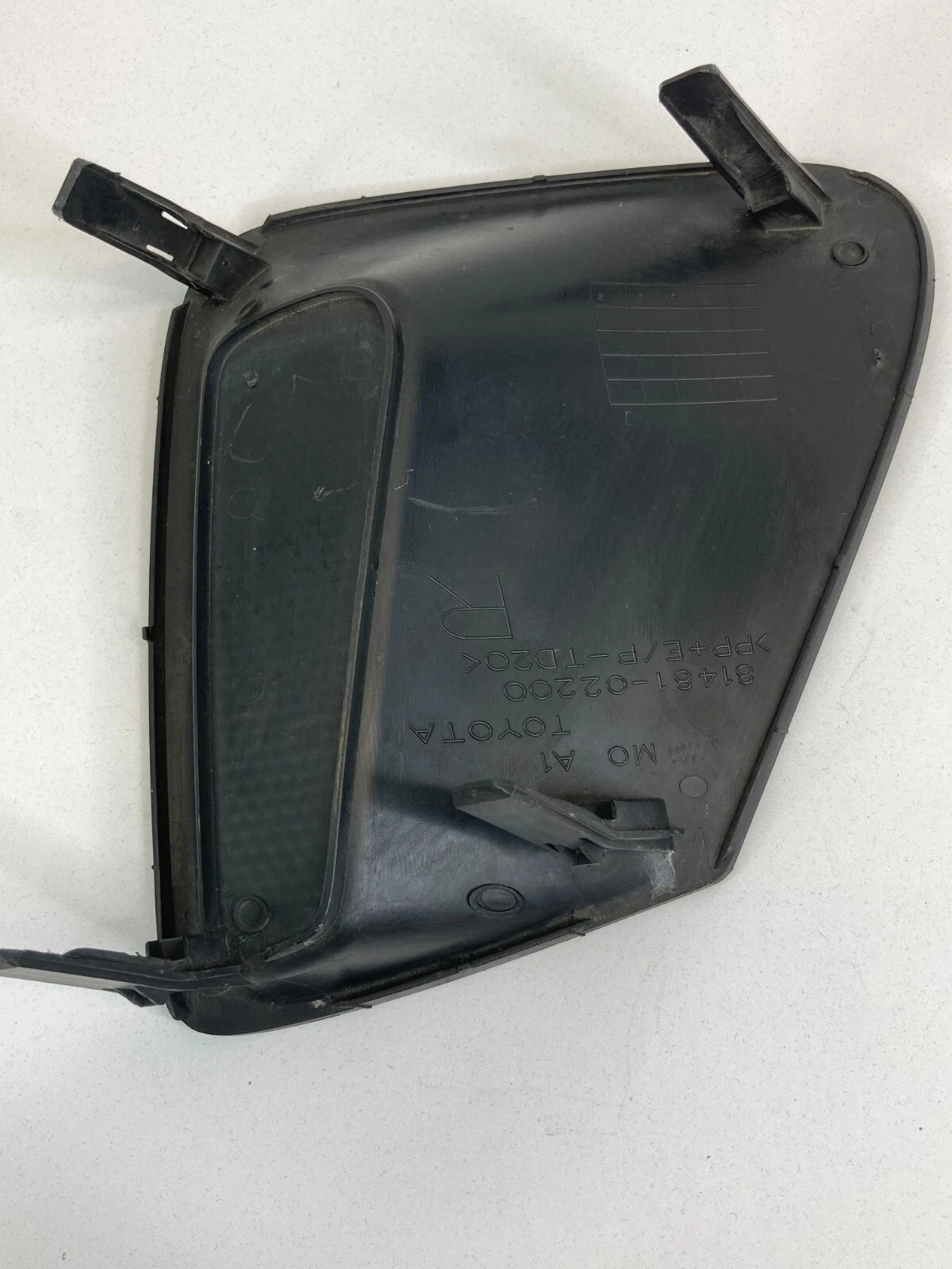 2011-2013 TOYOTA COROLLA FRONT RIGHT PASSENGER BUMPER HOLE COVER 881481-02200