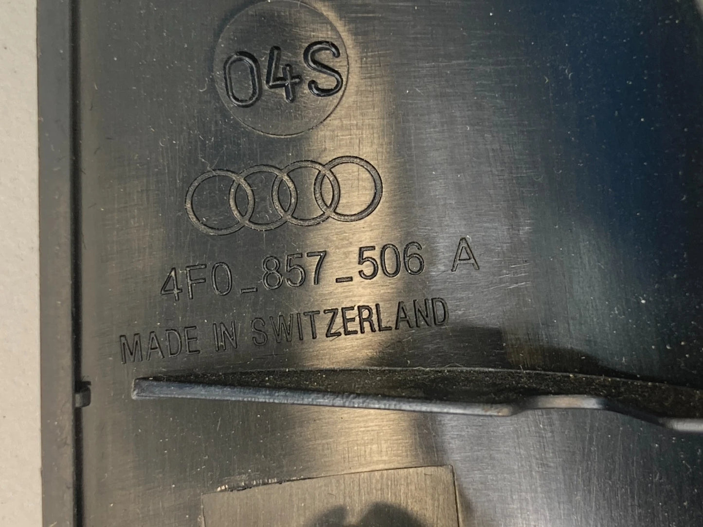 05-11 AUDI A6 QUATTRO FRONT RIGHT SIDE INNER MIRROR CORNER COVER 4F0857506A OEM