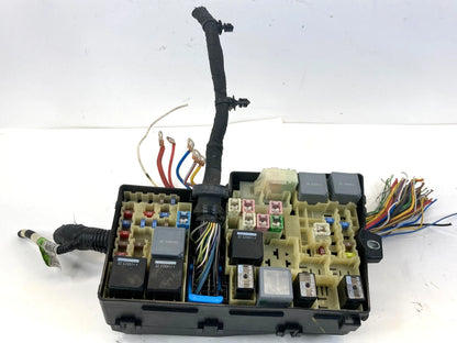 2012-2014 FORD FOCUS 2.0L L4 ENGINE COMPARTMENT JUNCTION FUSE BOX AV6T-14A142-AB