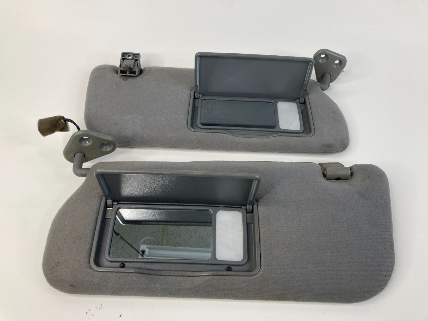 2002-2005 Hyundai Sonata w Sunroof Sunvisor Sun Visor Set Left & Right Lighted