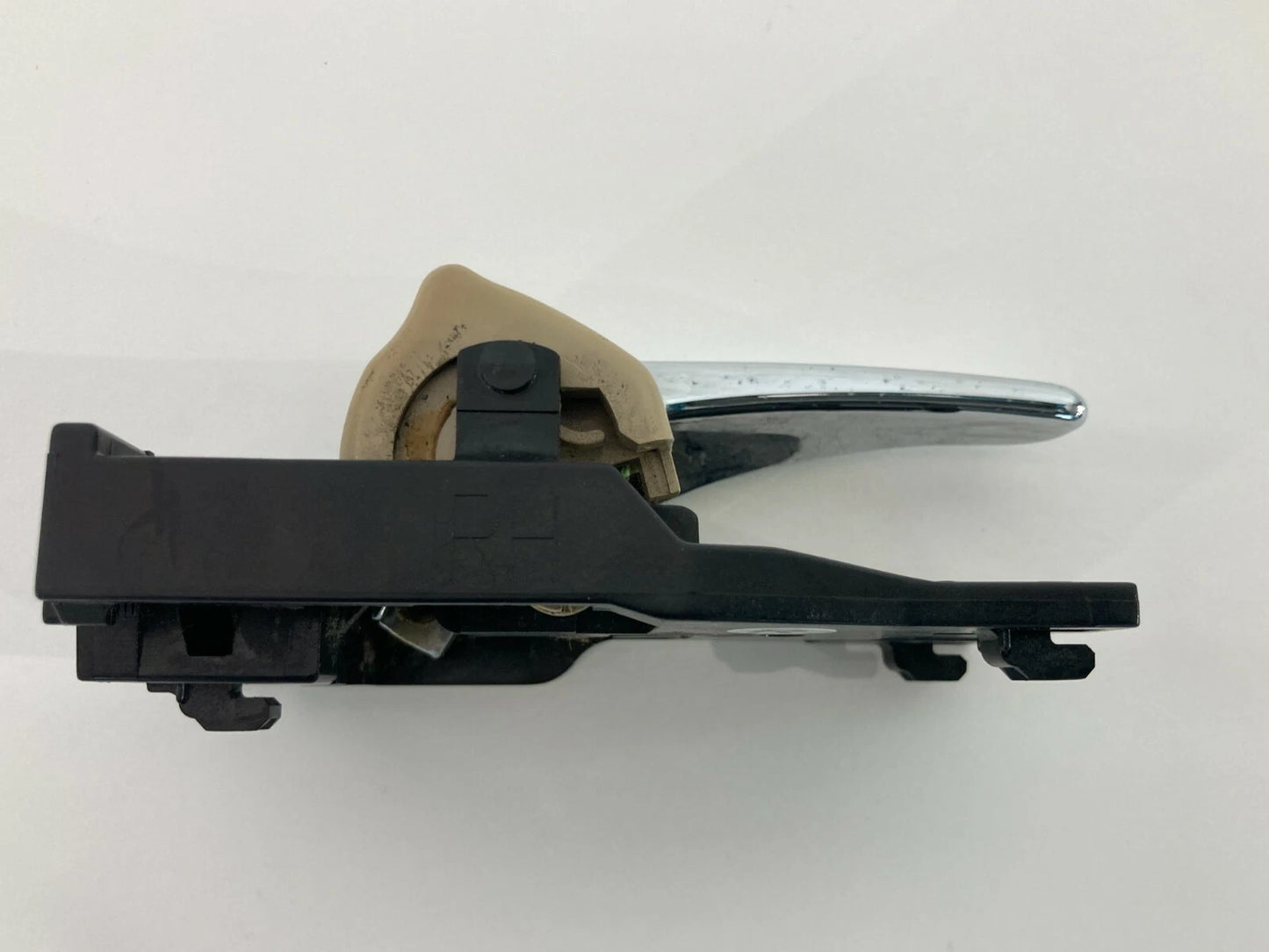 2000-2004 TOYOTA AVALON FRONT RIGHT PASSENGER SIDE INNER DOOR HANDLE 69205-AC010