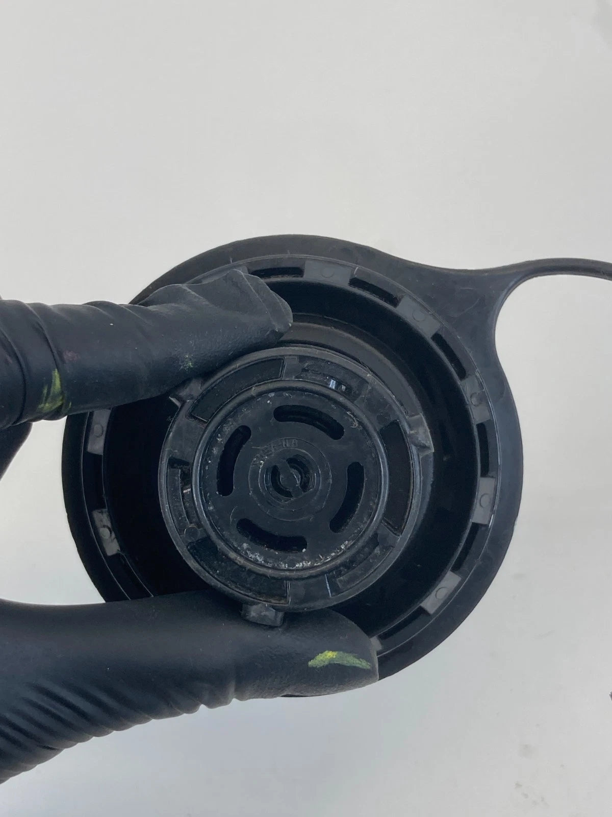 2002-2010 FORD EXPLORER MERCURY MOUNTAINEER GAS FUEL TANK FILLER CAP OEM