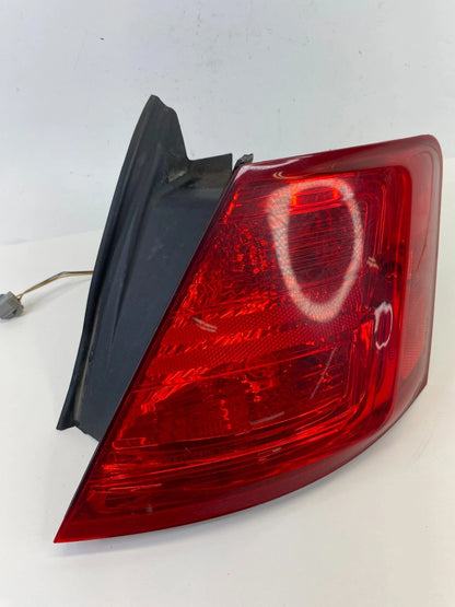 2013-2019 FORD TAURUS INTERCEPTOR SEDAN RIGHT SIDE OUTER TAILLIGHT LAMP ASSY OEM