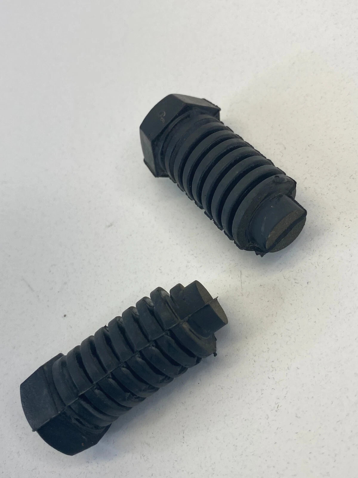 06-16 CHEVY IMPALA 05-13 CORVETTE DECK LID TRUNK RUBBER BUMPER STOPPER PAIR SET
