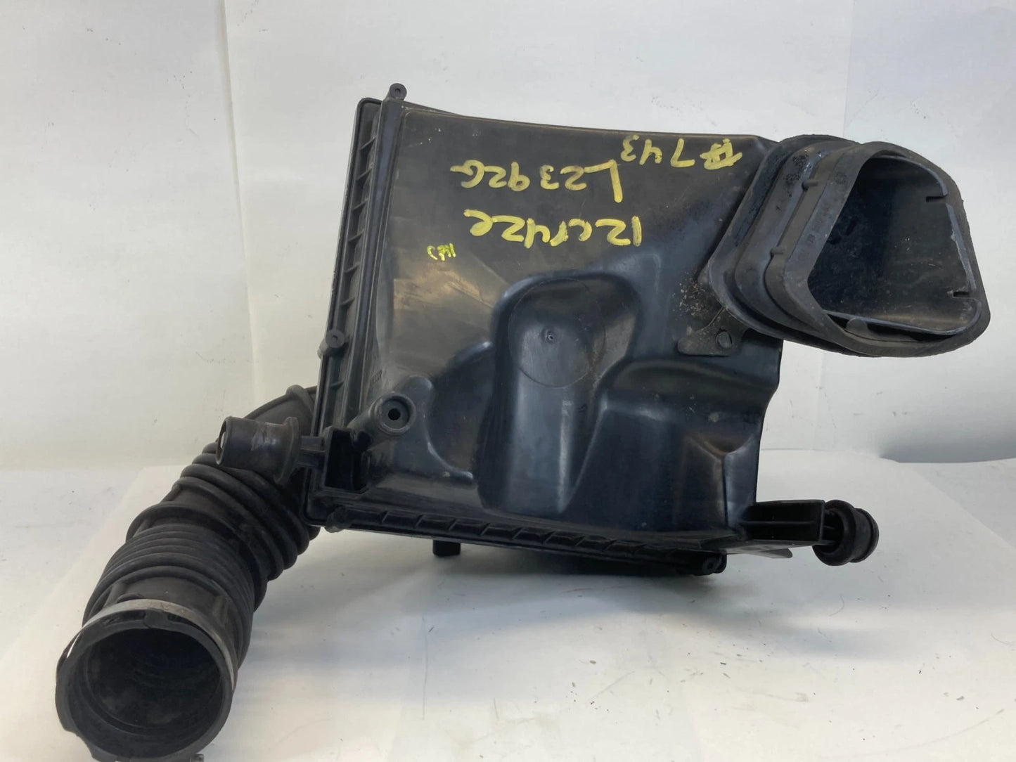 2011 2012 CHEVROLET CRUZE 1.8L AIR INTAKE CLEANER FILTER BOX HOUSING W/ HOSE OEM