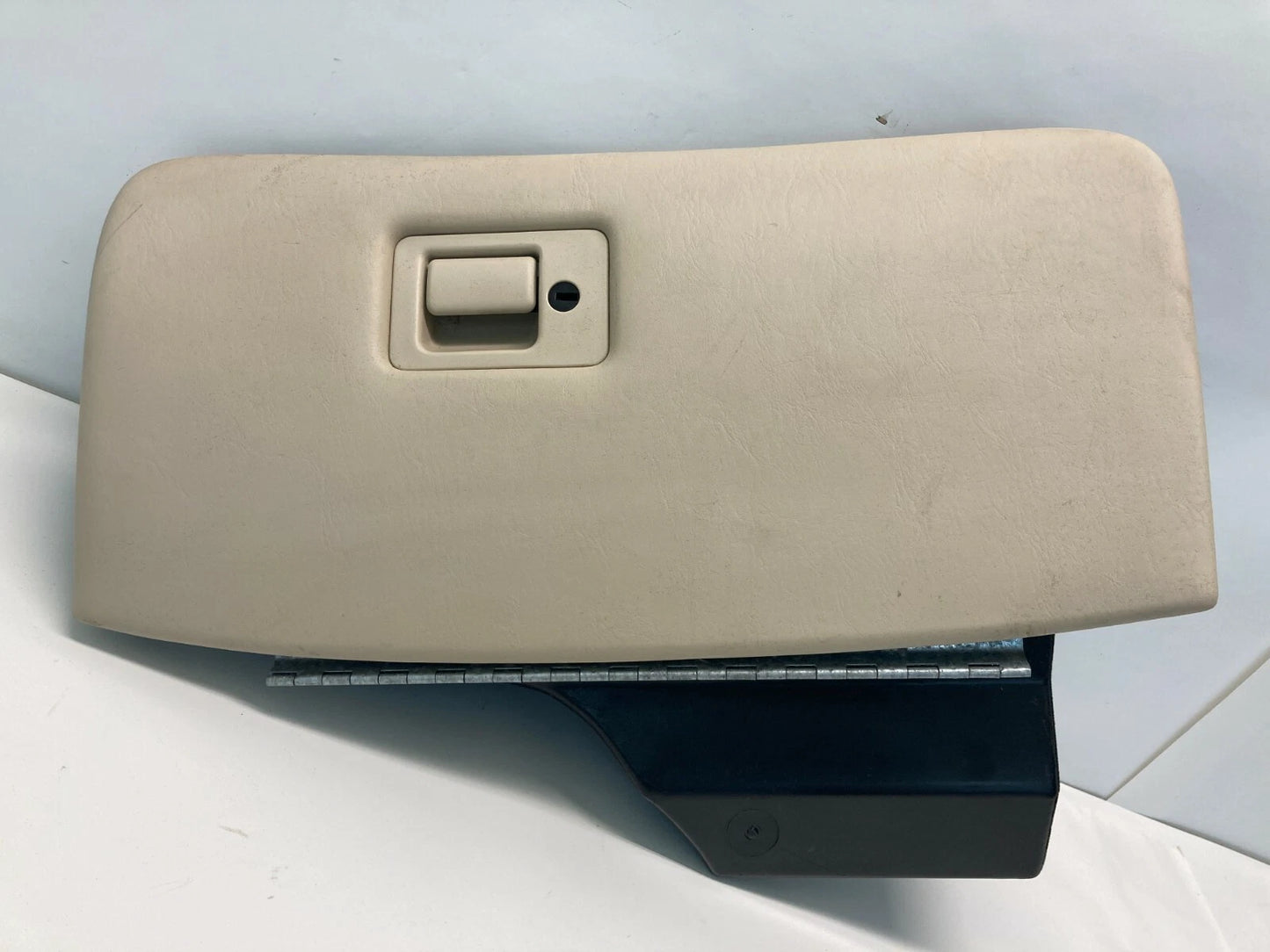 1999-2002 LINCOLN TOWN CAR SEDAN GLOVE BOX STORAGE COMPARTMENT LIGHT BEIGE OEM