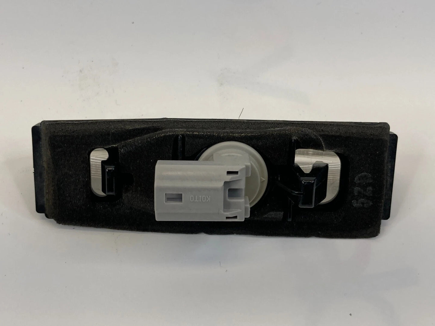 06-08 LEXUS RX400H 04-06 ES330 REAR TRUNK LICENSE PLATE LIGHT LAMP TRIM PANEL
