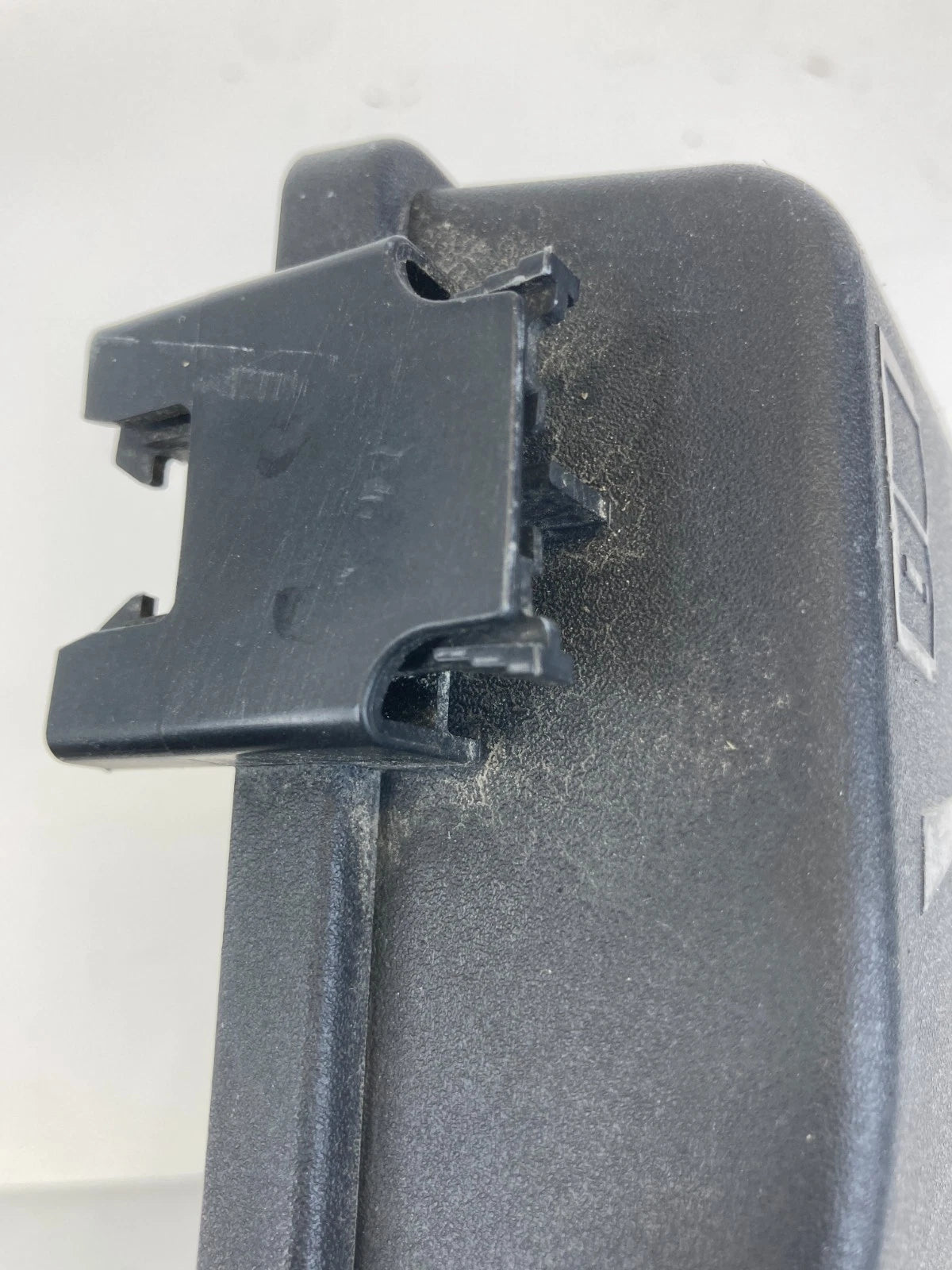 2011-2014 CHEVROLET CRUZE 1.4L ENGINE FUSE BOX RELAY COVER CAP 812461952