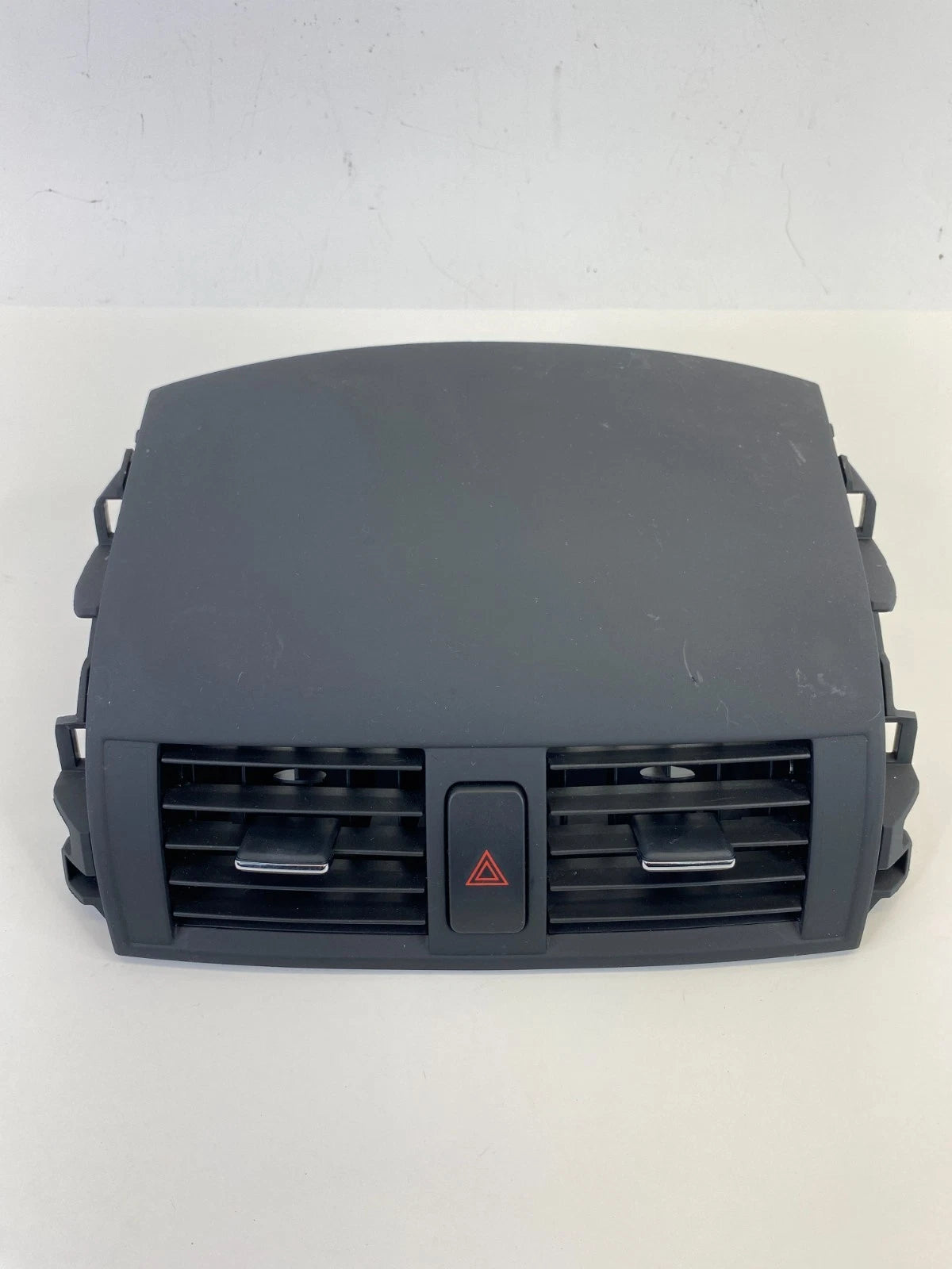 2009 10 11 TOYOTA COROLLA DASH CENTER A/C OUTLET AIR VENT W/CLOCK HAZARD SWITCH