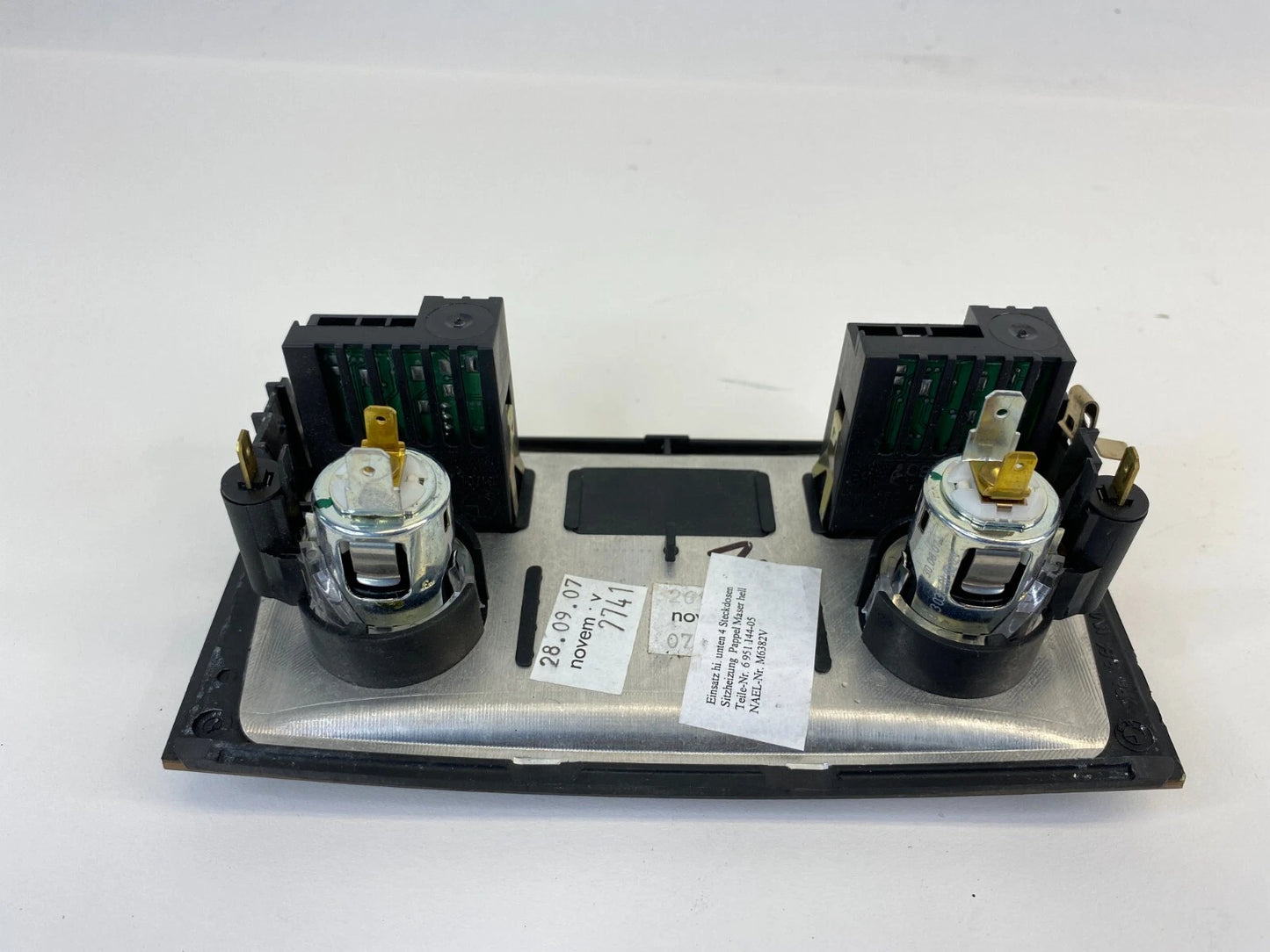 08-09 BMW 550I SEDAN REAR CONSOLE SEAT HEATER SWITCH & POWER OUTLET 695114405