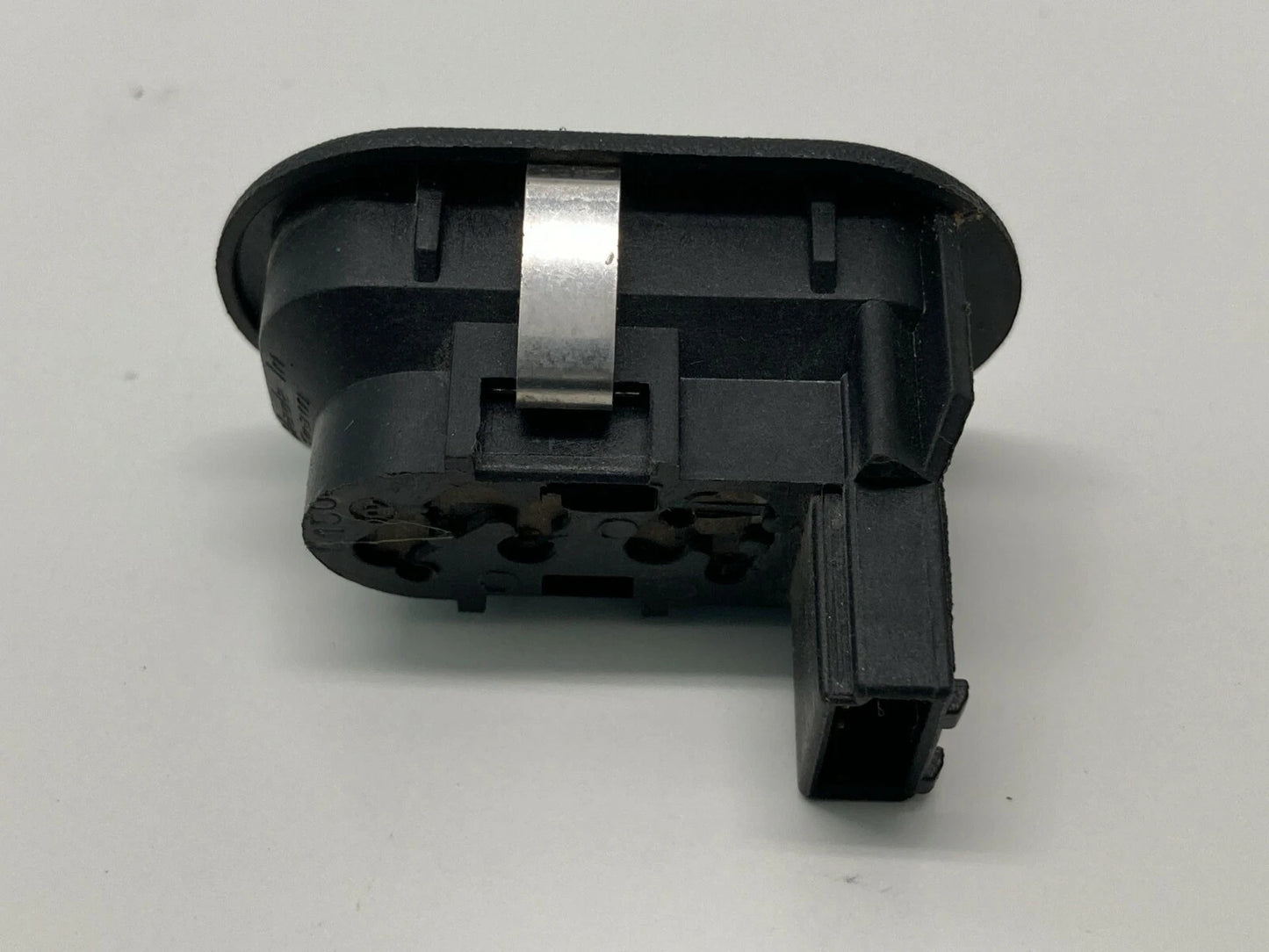 00-02 Saturn L Series Sedan Valet Button Trunk Lid Latch Switch Lock 90584802