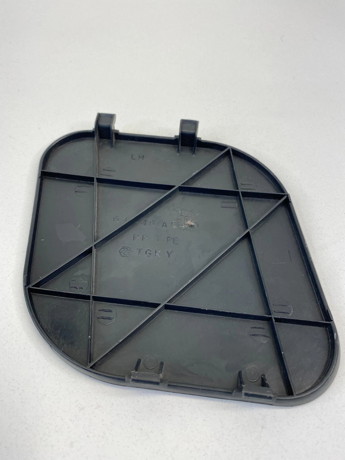 2000-2002 TOYOTA AVALON REAR LEFT SIDE LAMP COVER ACCESS TRIM PANEL 64746-AC010
