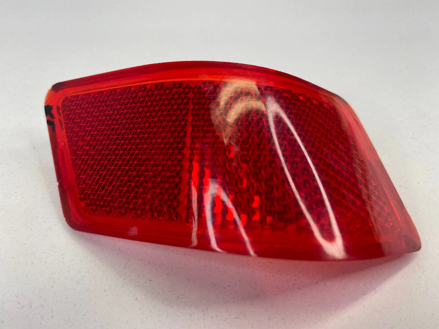 2004-2008 CHRYSLER PACIFICA REAR LEFT SIDE INTERIOR DOOR LIGHT LAMP REFLECTOR