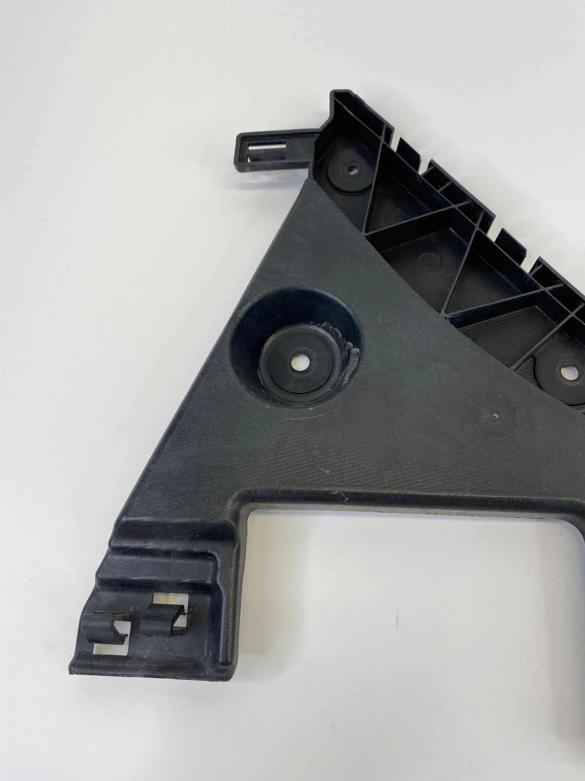 2004-2011 SAAB 9-3 93 REAR RIGHT OUTER BRACKET SIDE SUPPORT BUMPER RETAINER OEM